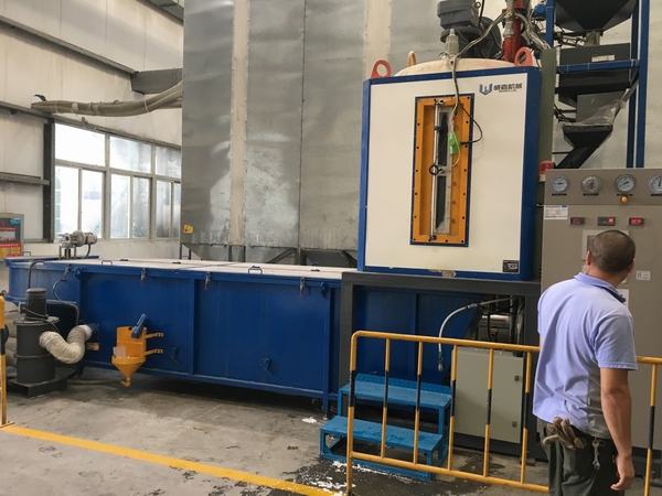 2017年6月公司服務(wù)人員對(duì)湖北荊州美的集團(tuán)泡沫廠進(jìn)行了回訪及設(shè)備的維護(hù)保養(yǎng)